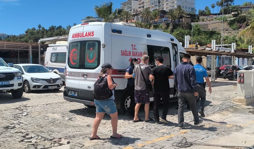 Düden Şelalesi hayali kabusa döndü: Turist hastanelik oldu