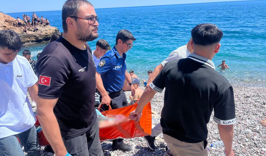Antalya’da 16 yaşındaki genç arkadaşını boğulmaktan kurtardı