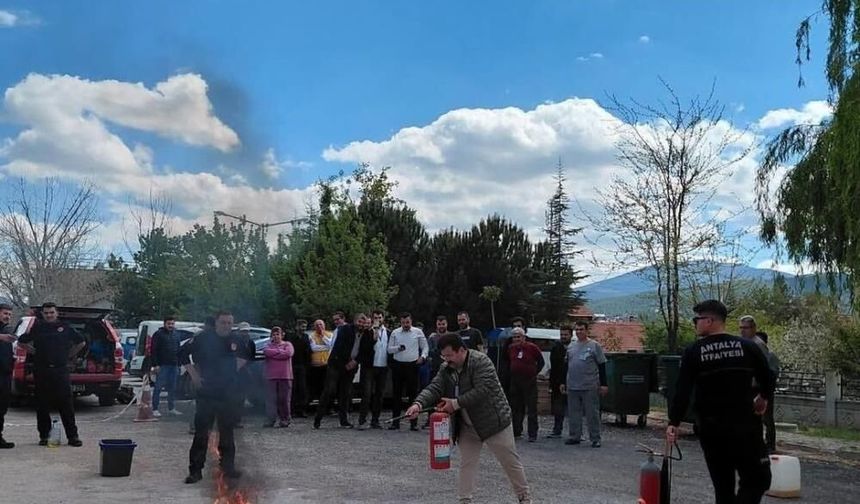 Korkuteli’nde yangın alarmı: Ekipler uygulamalı anlattı