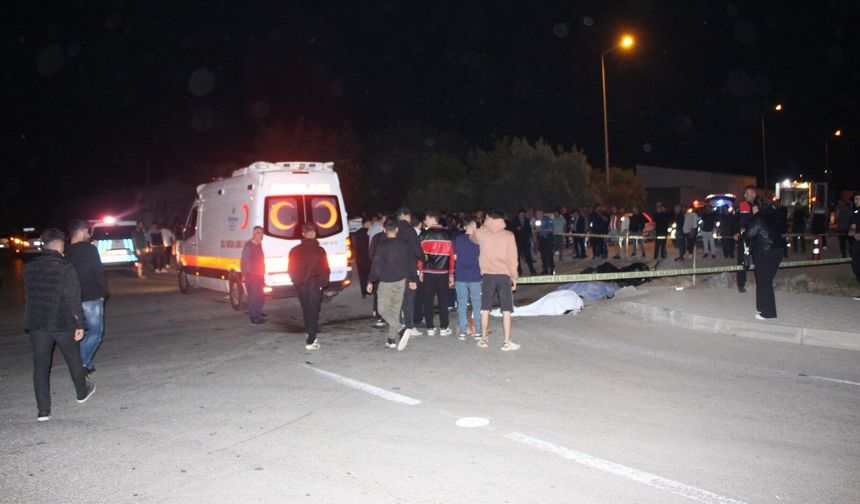 Kumluca yasta: 2 genç kazada hayatını kaybetti