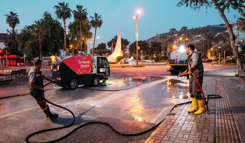 Kurban Bayramı öncesi Alanya’da temizlik mesaisi