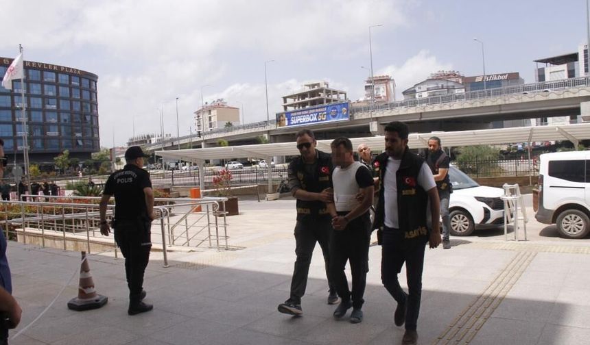 Antalya’da trafikte d*hşet: 3 kişiyi vurdu!