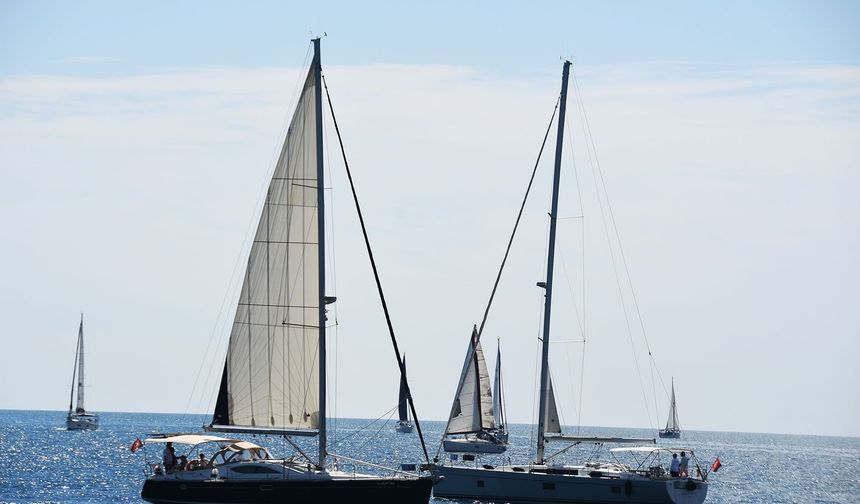 Uluslararası yelken yarışlarının startı Kemer’den verildi