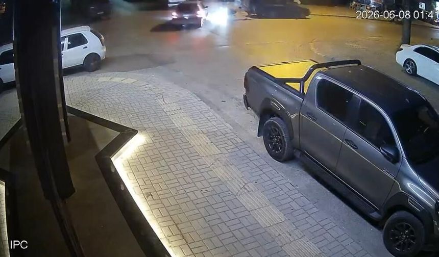 Alanya’da motosiklet sürücüsü araca çarptı, yolcu 10 metre sonra yere yığıldı