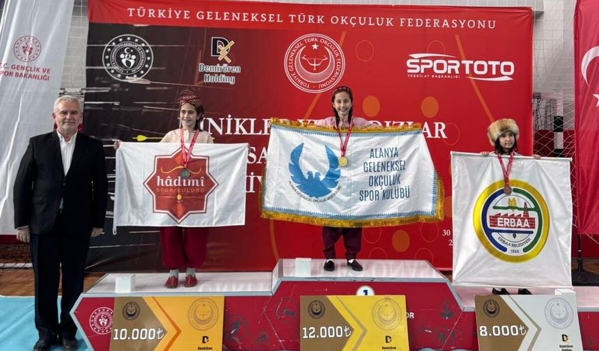 Alanya'nın minik okçuları Türkiye'ye damga vurdu