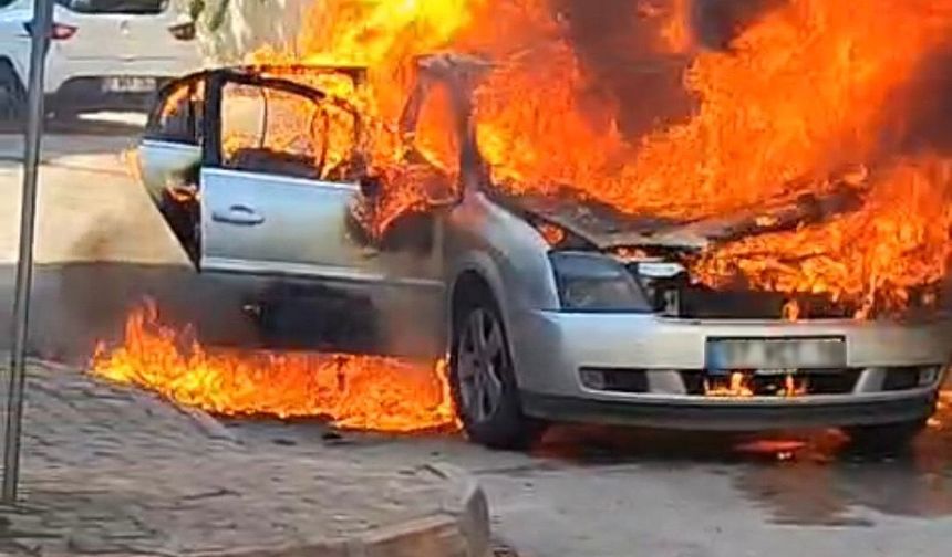 Antalya’da seyir halindeyken yanan araçta patlamalar yaşandı