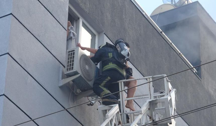 Antalya'da tüp patlaması paniği: 2 kişi merdivenle kurtarıldı