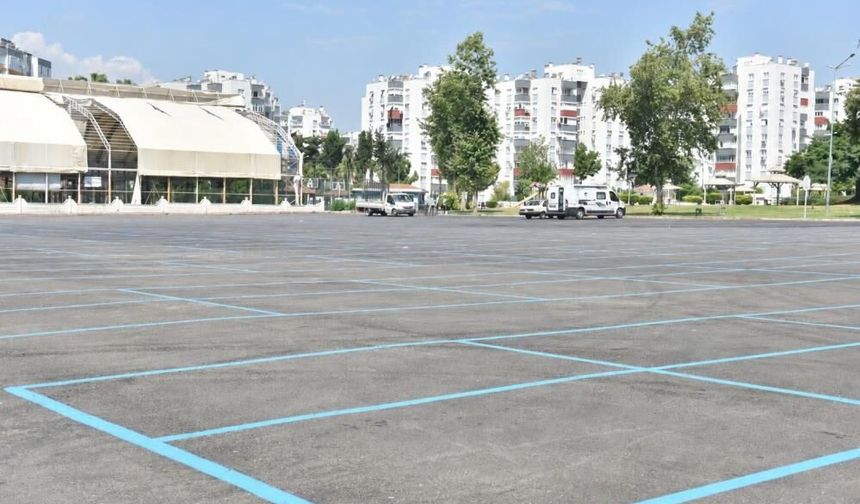 Antalya’nın en eski kapalı pazarı yenileniyor: Geçici pazar alanı hizmete hazır