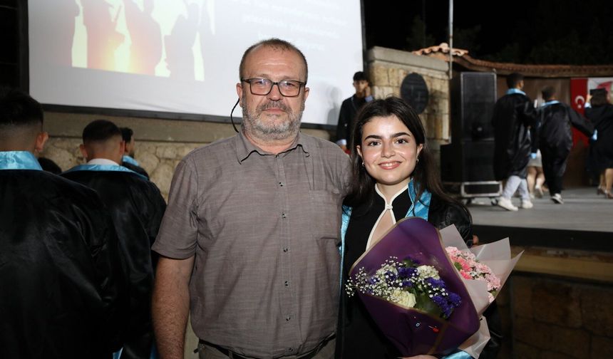 Herkes şaşırdı, o başardı:  59 erkek öğrenci arasında okuyup mezun oldu