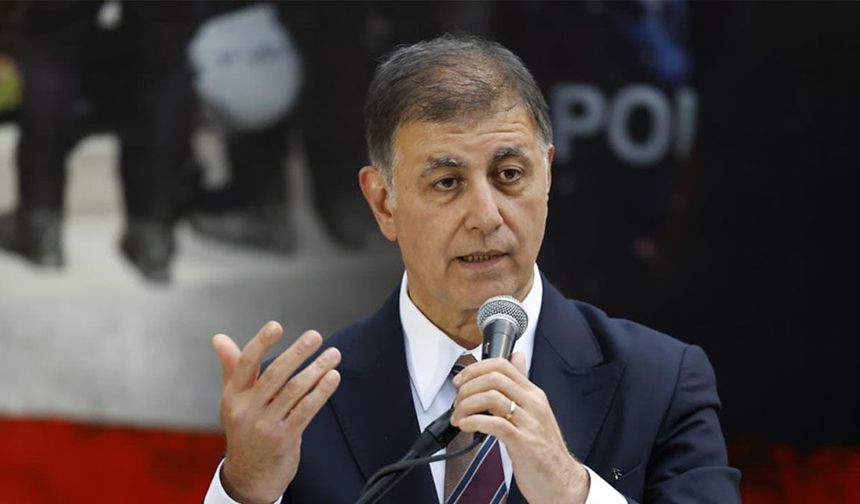 İzmir Büyükşehir Belediye Başkanı Cemil Tugay CHP’den istifa etti