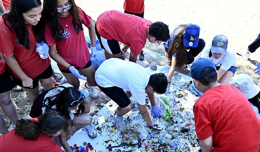 Lara Plajı'nda bilimsel kıyı temizliği: Öğrenciler atıkları topladı, verileri raporladı