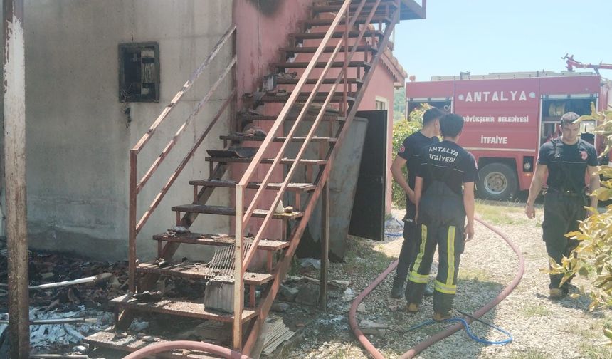 Tarla evinde yangın çıktı, ekipler seferber oldu