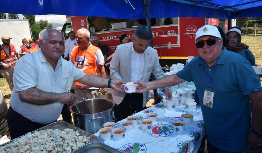 Kepez Belediyesi’nden Abdal Musa etkinliklerinde binlerce kişiye ikram