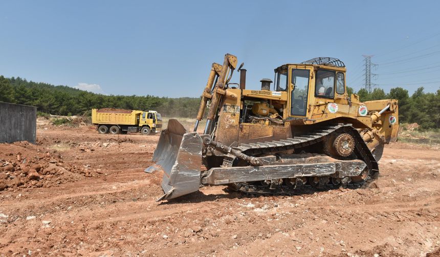 Kepez’de stratejik ulaşım hamlesi: Caddeler birbirine bağlanarak yeni yol açılacak