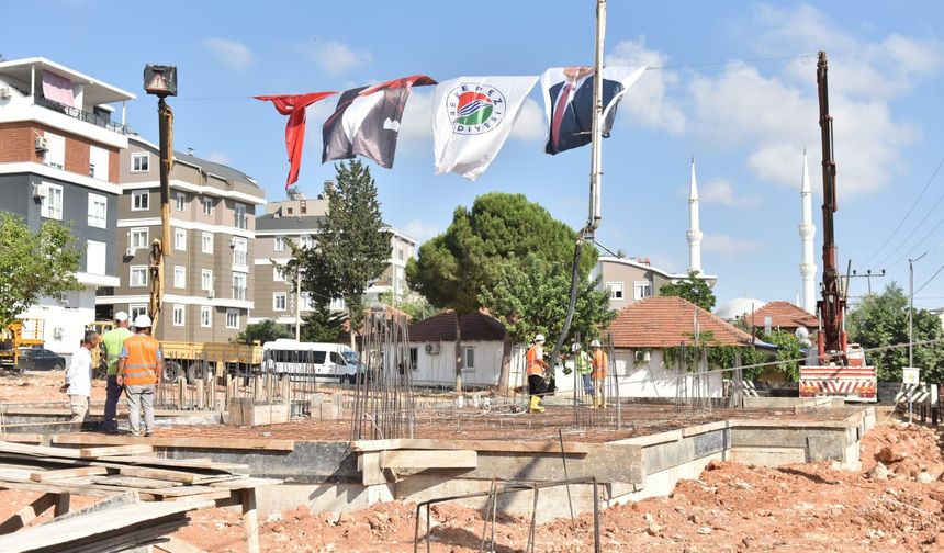 Kepez'e yeni semt evi için ilk kazma vuruldu