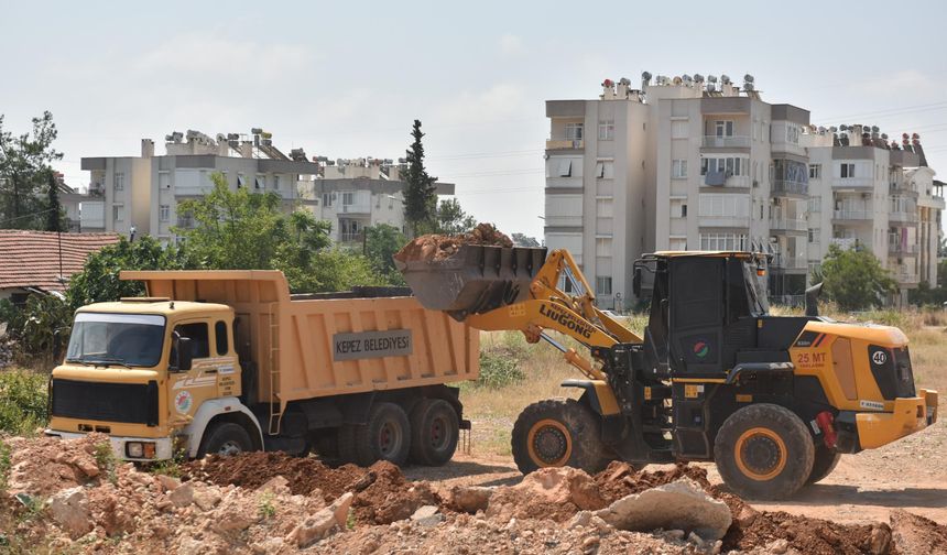Kepez’de ulaşımı rahatlatan proje: Yeni yol yapımı başladı
