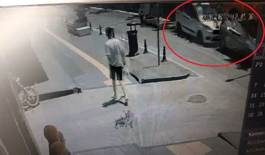 Kırmızı ışıkta duran araca çarptı: Kaza anı kaydedildi