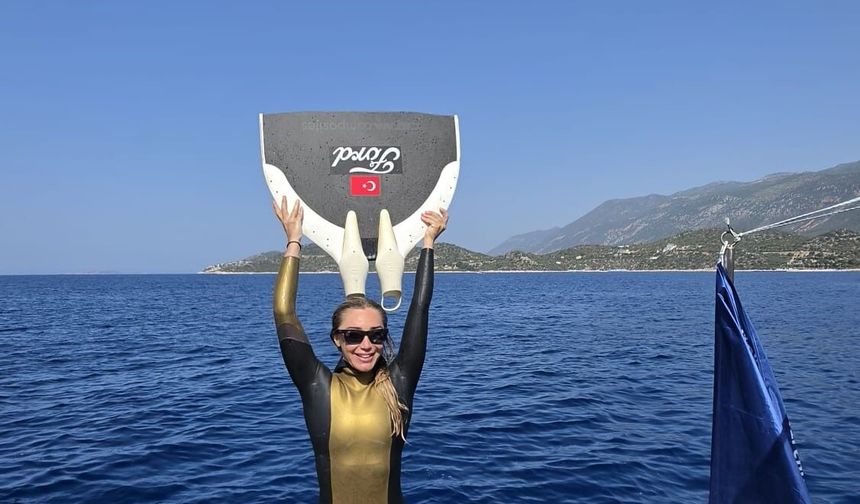 Rekortmen Şahika Ercümen Antalya’da 68 metreye daldı! Türkiye şampiyonu oldu