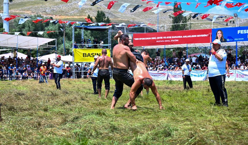 Antalya’da güreş heyecanı sona erdi! Feslikan’ın başpehlivanı belli oldu