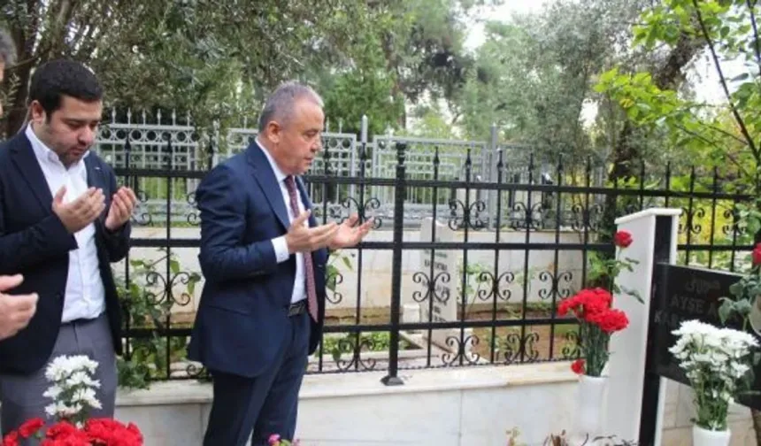 Bu kez annesinin mezarı başında olamadı: Muhittin Böcek’ten duygusal mesaj