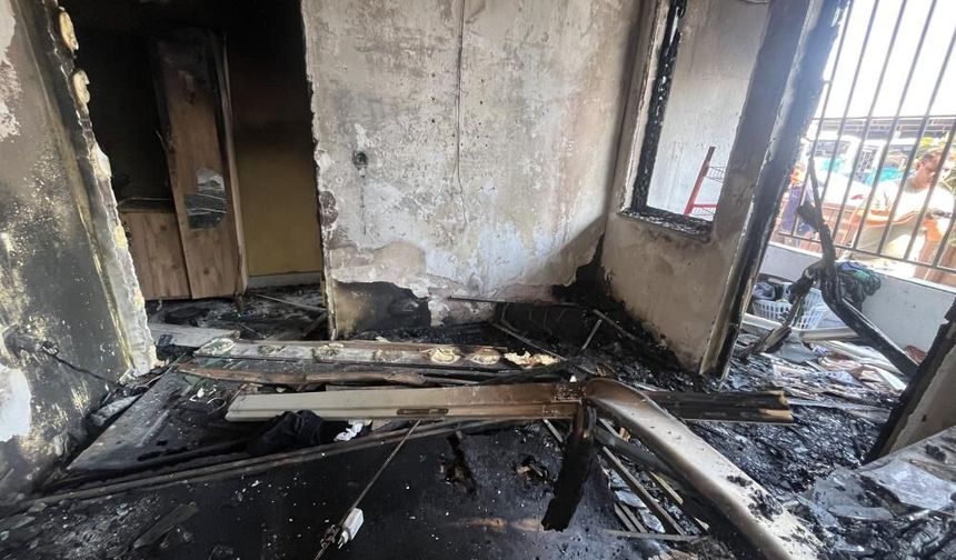 Çakmakla oynarken evi yaktı! İtfaiye erlerinden yürek ısıtan davranış