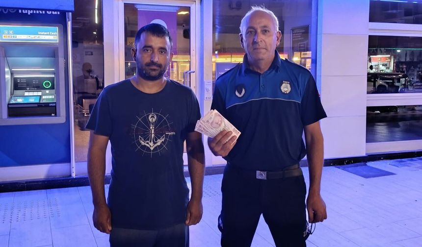 İnsanlık öl*memiş! Yüklü para buldu, yetkililere teslim etti!