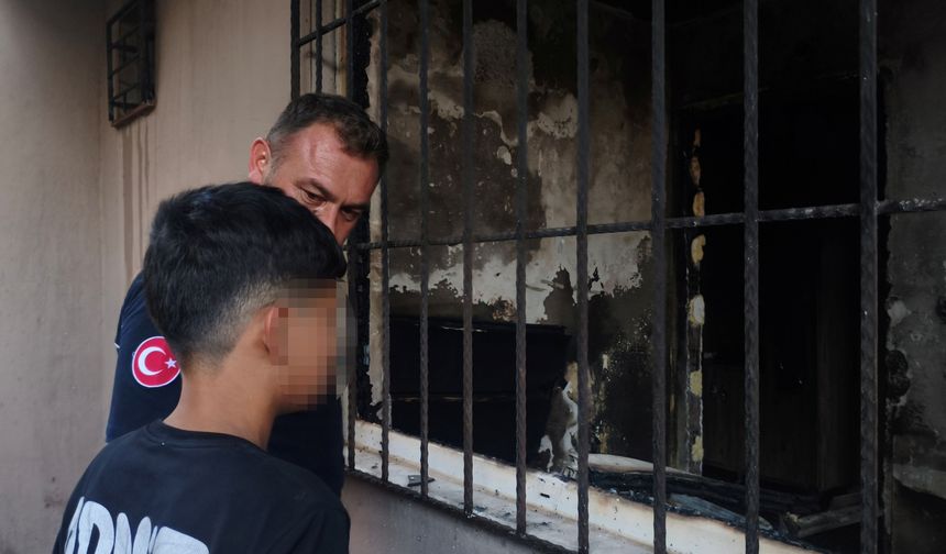 Çakmakla oynarken evi yaktı, ekipler teselli etti!