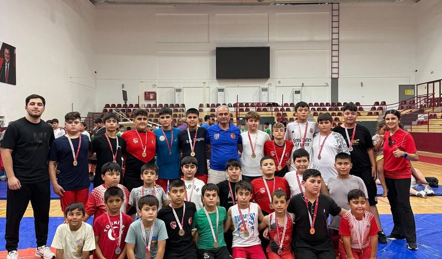 Minik pehlivanlardan Kepez'e 56 madalyalık gurur