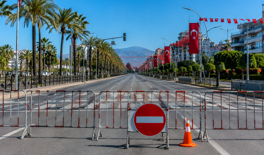 30 Ağustos'ta Antalya'da bu yollara dikkat! Trafiğe kapatılacak