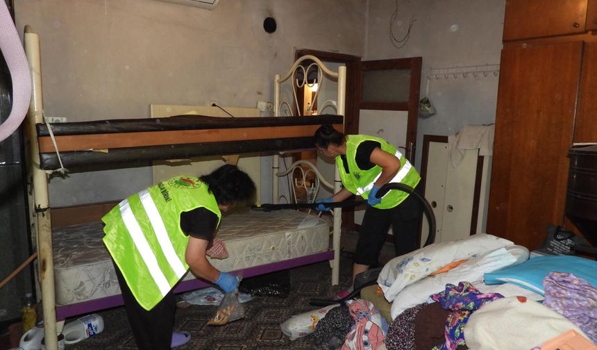Antalya’da bir evden 5 kamyon atık çıktı! Temizlik sonrası yapılan ise dikkat çekti
