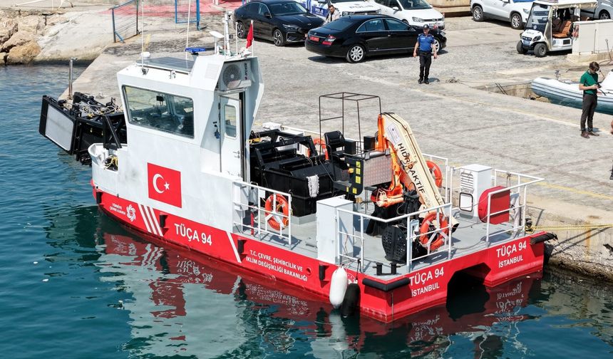 Antalya’da deniz kirliliği alarmı! İki deniz süpürgesi sahaya indi