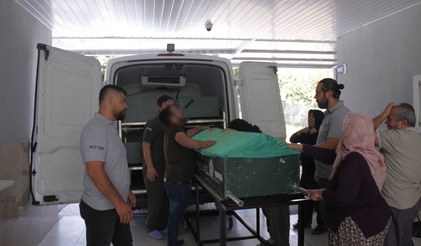 Babasının kullandığı minibüsün alt*nda kaldı, ailenin feryadı yürek dağladı