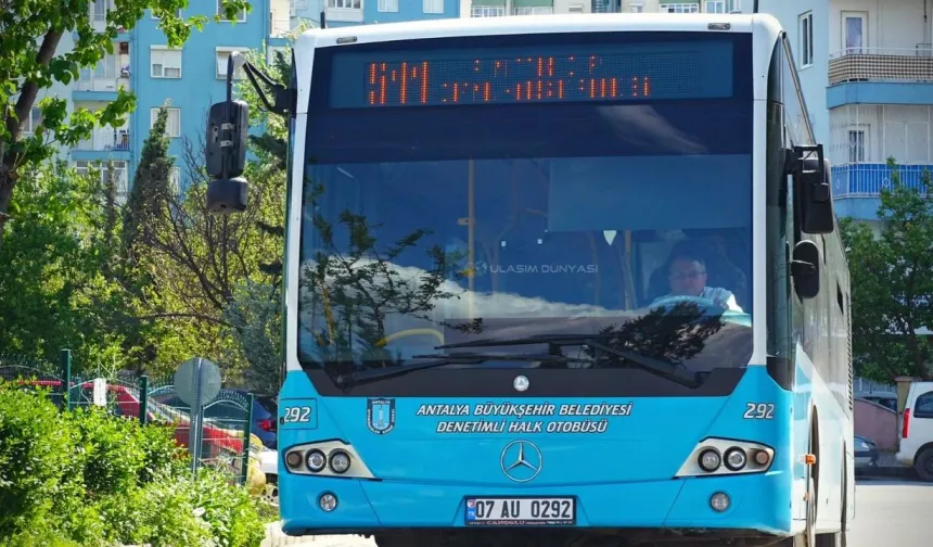 “El kaldırmazsanız otobüs geçebilir” tartışmasına Antalya Büyükşehir Belediyesi nokta koydu
