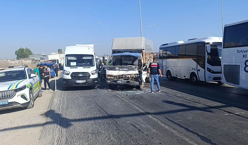 Kamyonların karıştığı kaza trafiği kilitledi: 5 kilometrelik kuyruk, 82 bin 719 TL ceza