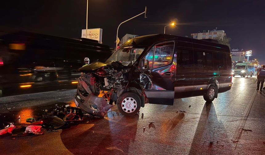 Serik’te zincirleme kaza: 3 araç çarpıştı, sürücü aracını bırakıp kaçtı