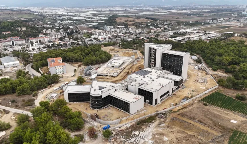 300 yataklı Aksu Devlet Hastanesi açılışa hazırlanıyor:  Ulaşım yollarında sona gelindi