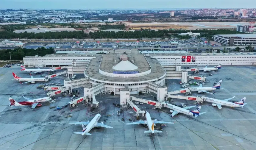 THY uçağı Antalya’ya acil iniş yaptı: Yolcu hayatını kaybetti
