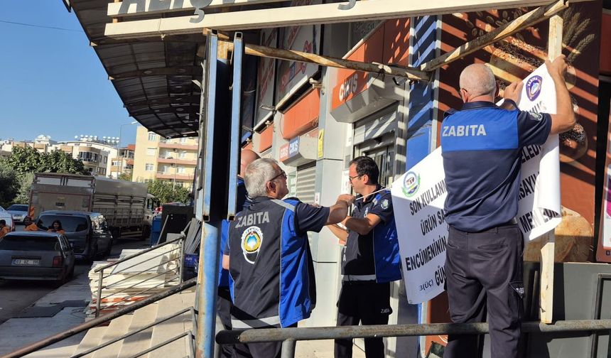Antalya’da halk sağlığını tehlikeye atan marketin kapısına mühür vuruldu