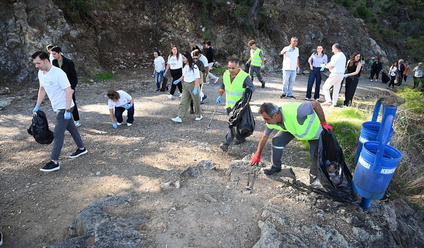 Antalya’da doğayı korumak için bir araya geldiler: Kemer’de örnek etkinlik