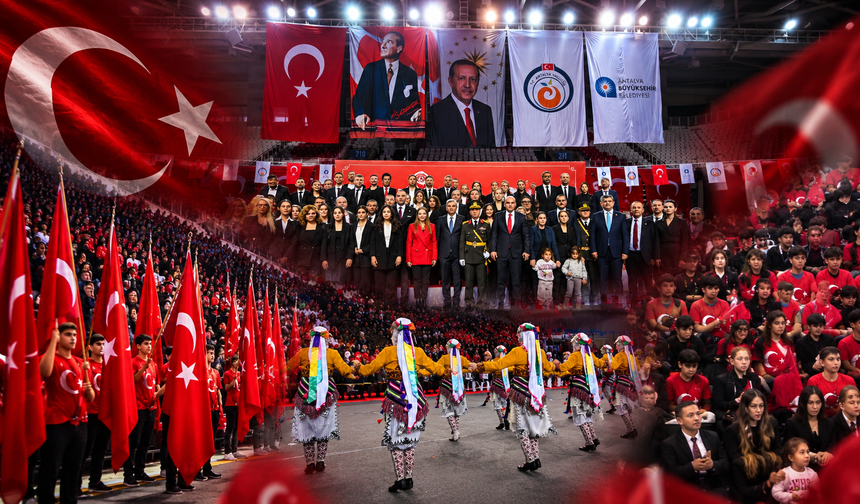 Antalya’da Cumhuriyet Bayramı coşkusu kapalı spor salonuna sığmadı