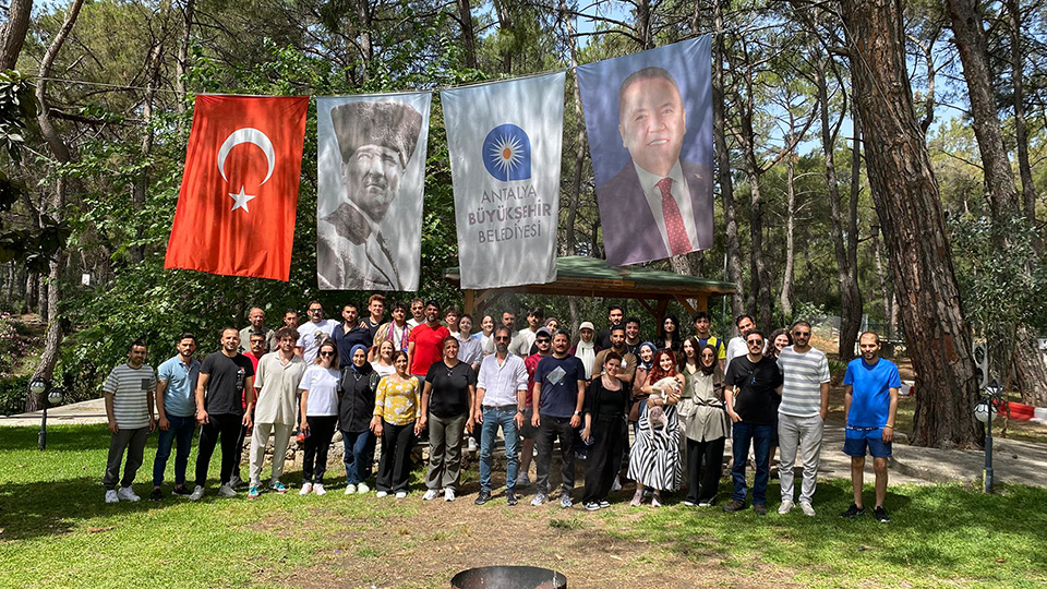 Ankarali Genclerden Antalya Cikarmasi