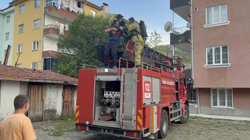 Farelerdegilinsanlarbinadanbosaltildi