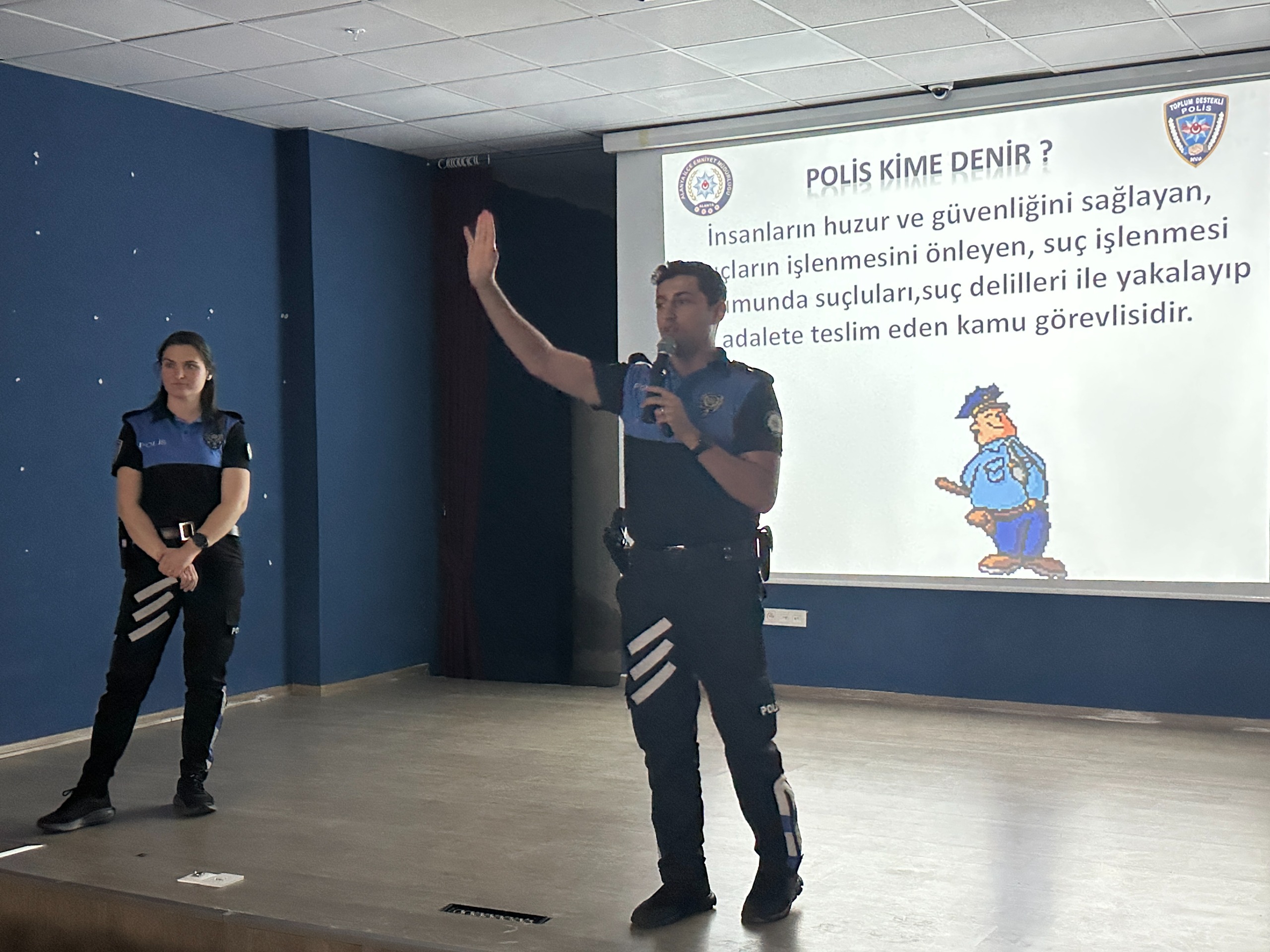 Polislerogrencileremesleklerinitanitti