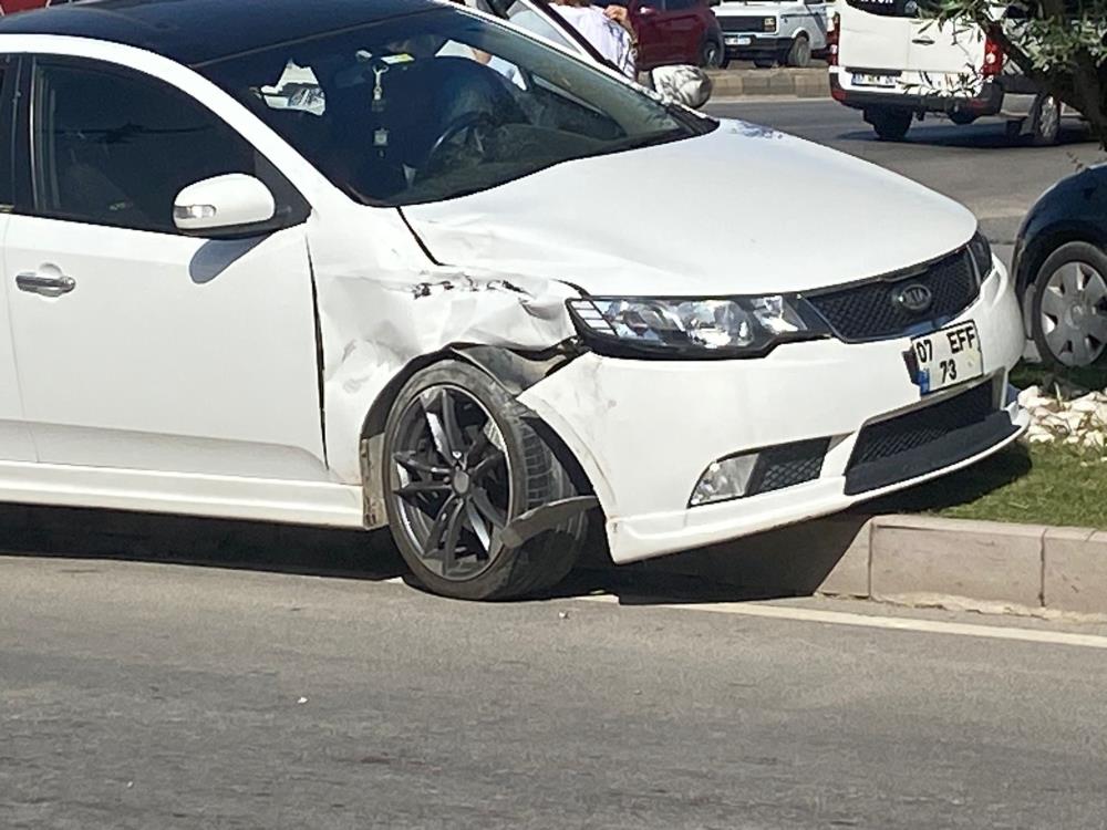 Seriktekazabirpolismemuruyaralandi