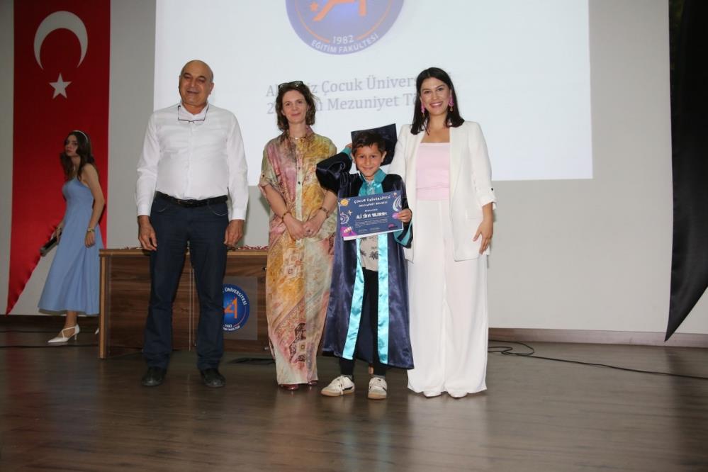 Akdenizdecoccuklarmezuniyetsevinciyasadi