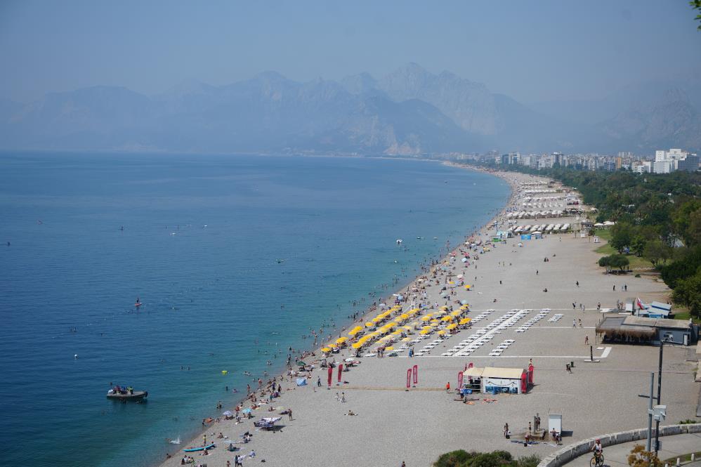 Antalya Sahilleri Bayramda Doldu Tasti