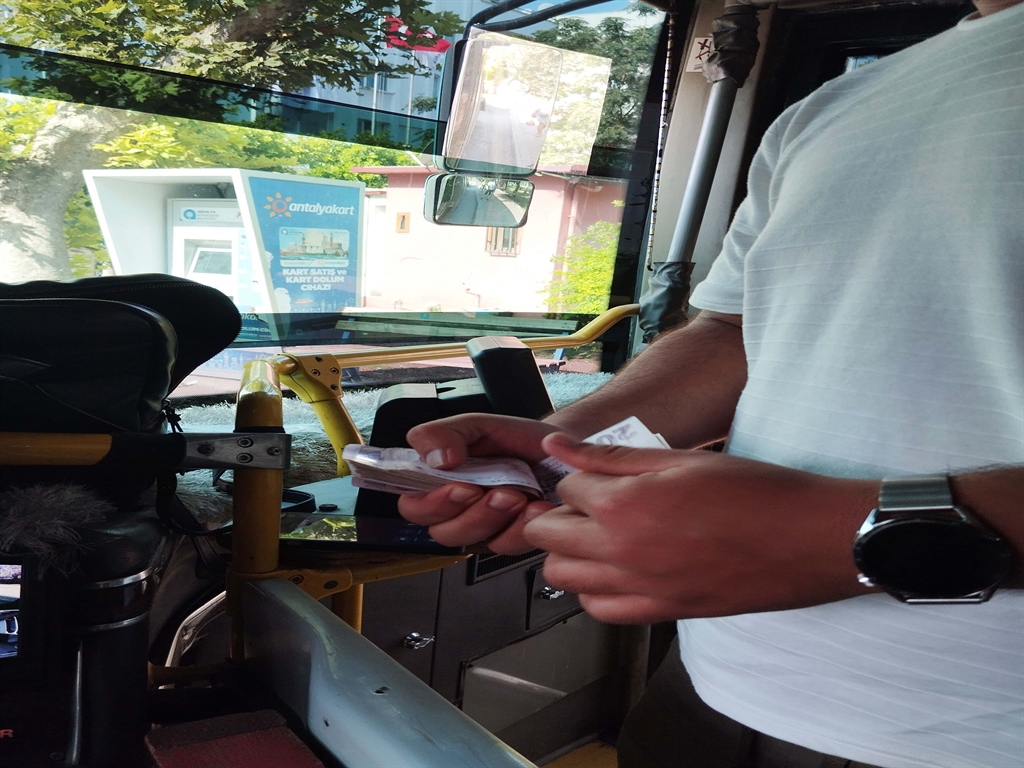 Antalyadahalkotobusundeunutancantadaki10Binliraninsahibiaraniyor