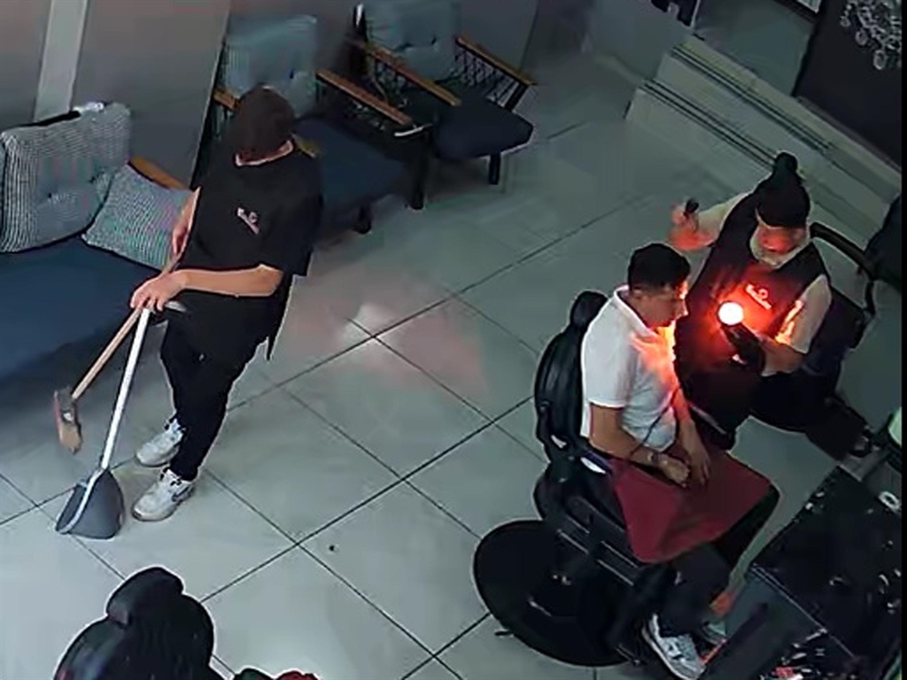 Berberde Panik Fon Makinesi Patladi