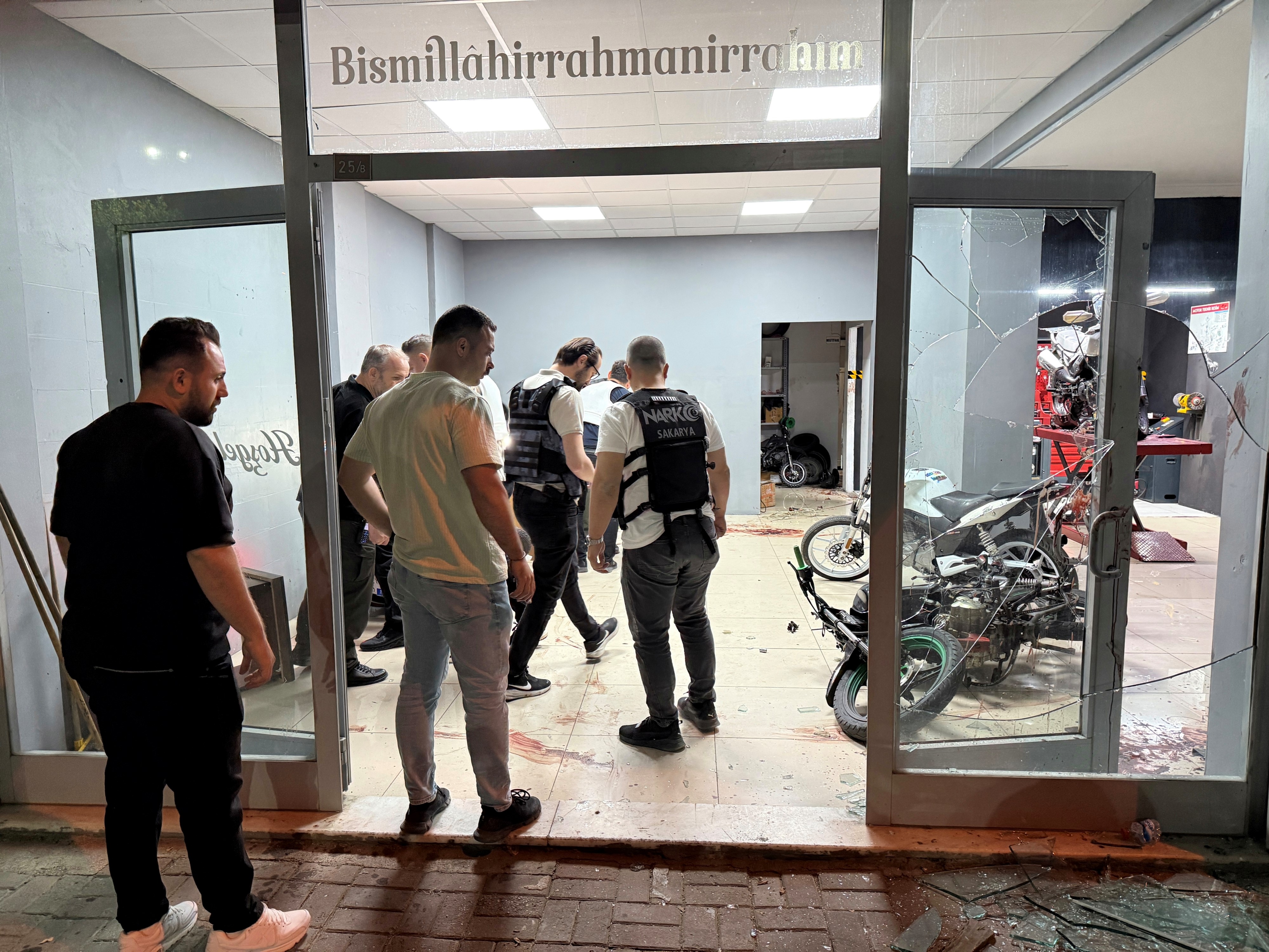 Filmsahneleriniaratmadıpoliseatesactıyaralıhaldedirendi