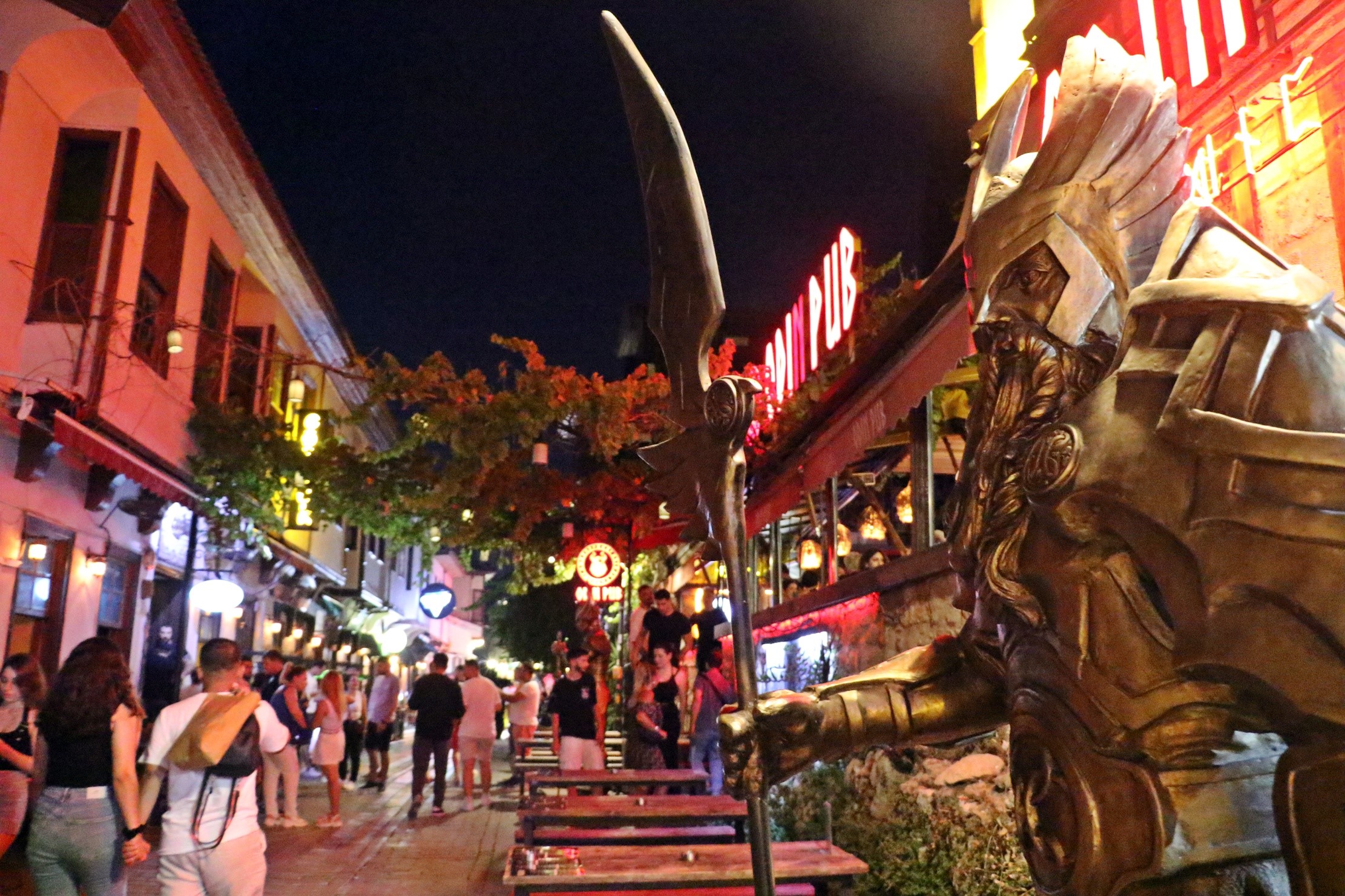 Kaleicindesabahlarisessizlikgecelerisenlik2